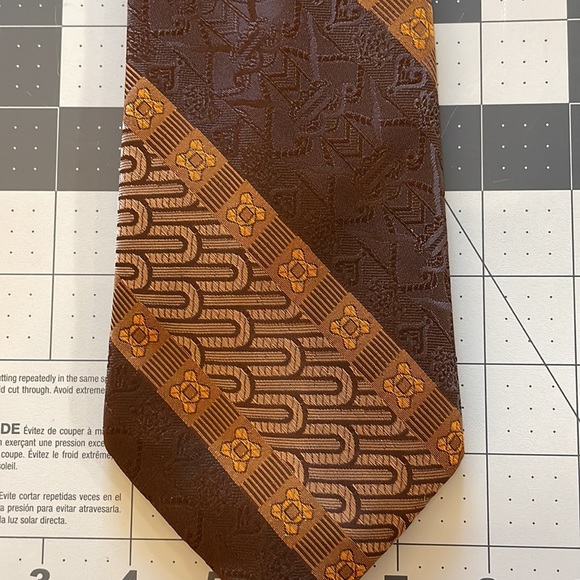Vintage La Bella Collection tie. - Picture 2 of 5